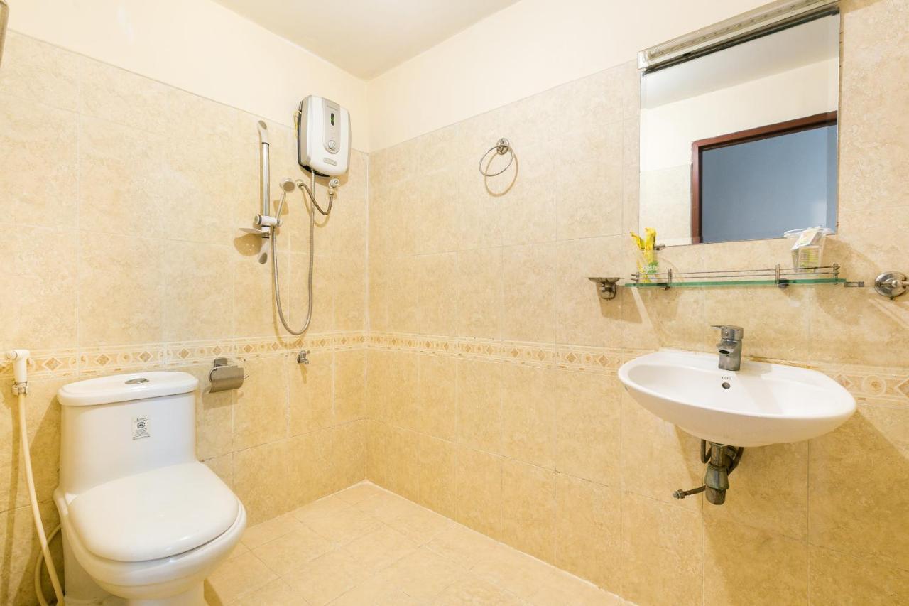 Hotel Oyo 568 Hoang Long 2*